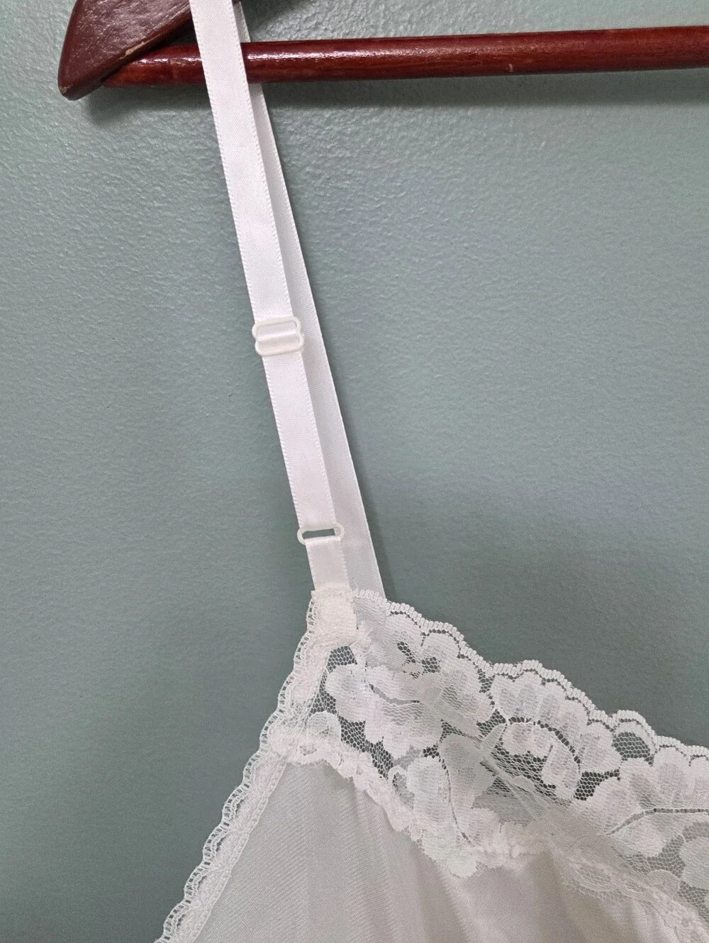 Vassarette New White Ice Lace Trim Full Slip Dress Womens Size 44 28 Silky